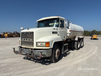 2000 Mack CH613 4000 gal 6x4 Water Truck