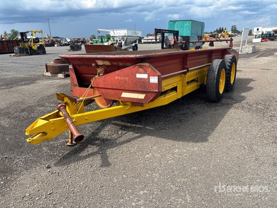 New Holland S676 16 ft T/A Manure Spreader