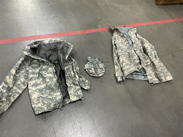 (400) Canteen Pouches, (10) Wet Weather Jackets & Assorted Items (400) Canteen Pouches, (10) Wet Weather Jackets & Assorted Items
