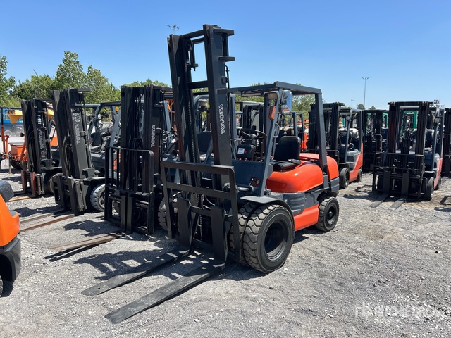 Toyota 6FD30 Pneumatic Tire Forklift