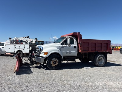 2005 Ford F-750 4x2 S/A Dump Truck