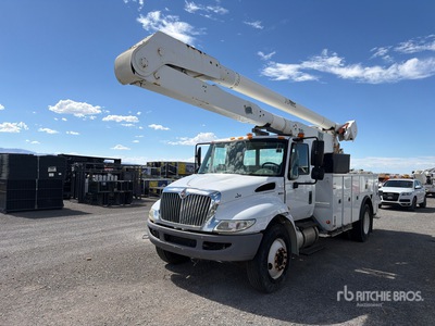 Altec AA755MH on 2013 International 4300 Camion Nacelle