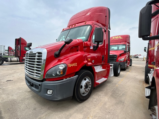 2018 Freightliner CA113 4x2 S/A Day Cab Truck Tractor (Inoperable)