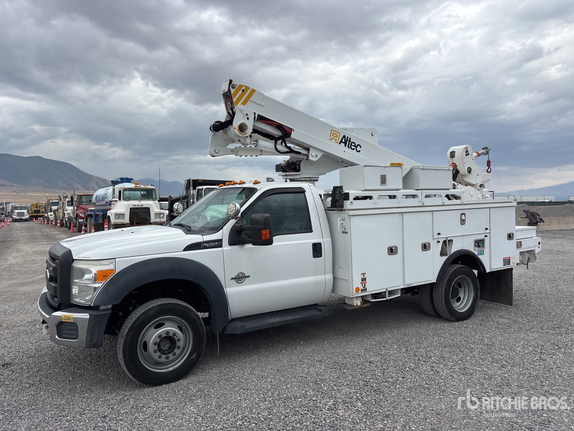 2015 Altec AT40G 40 ft on 2016 Ford F-550 XL 4x4 Cable Placer Bucket Truck
