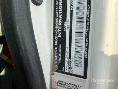 2003 International 7400 4x4 S/A Dump Truck