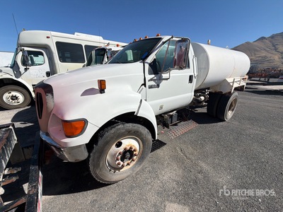 2006 Ford F-650 4x2 Camion cisterna de agua