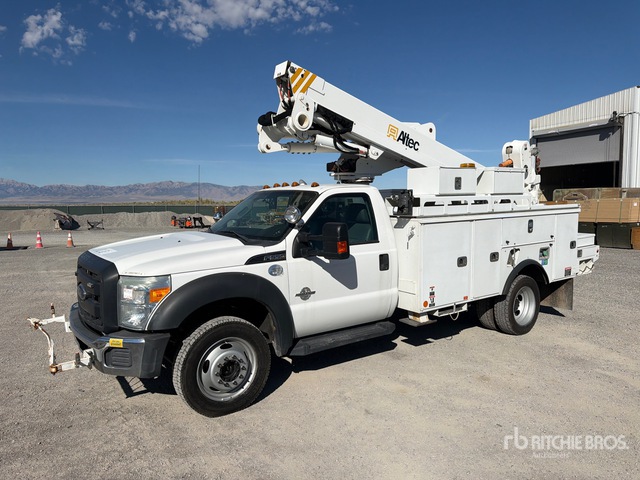 2016 Altec AT40M 40 ft on 2016 Ford F-550 4x4 Bucket Truck
