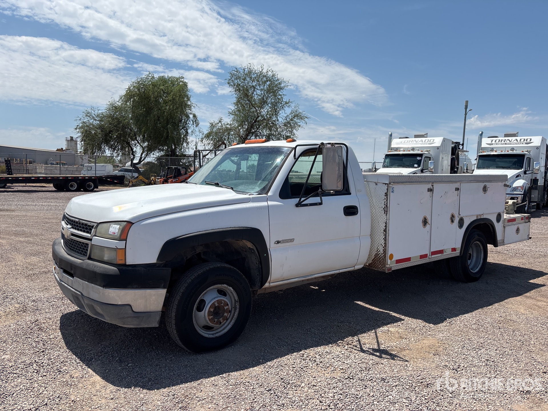 2005 Chevrolet Silverado 3500 4x2 Utility Truck