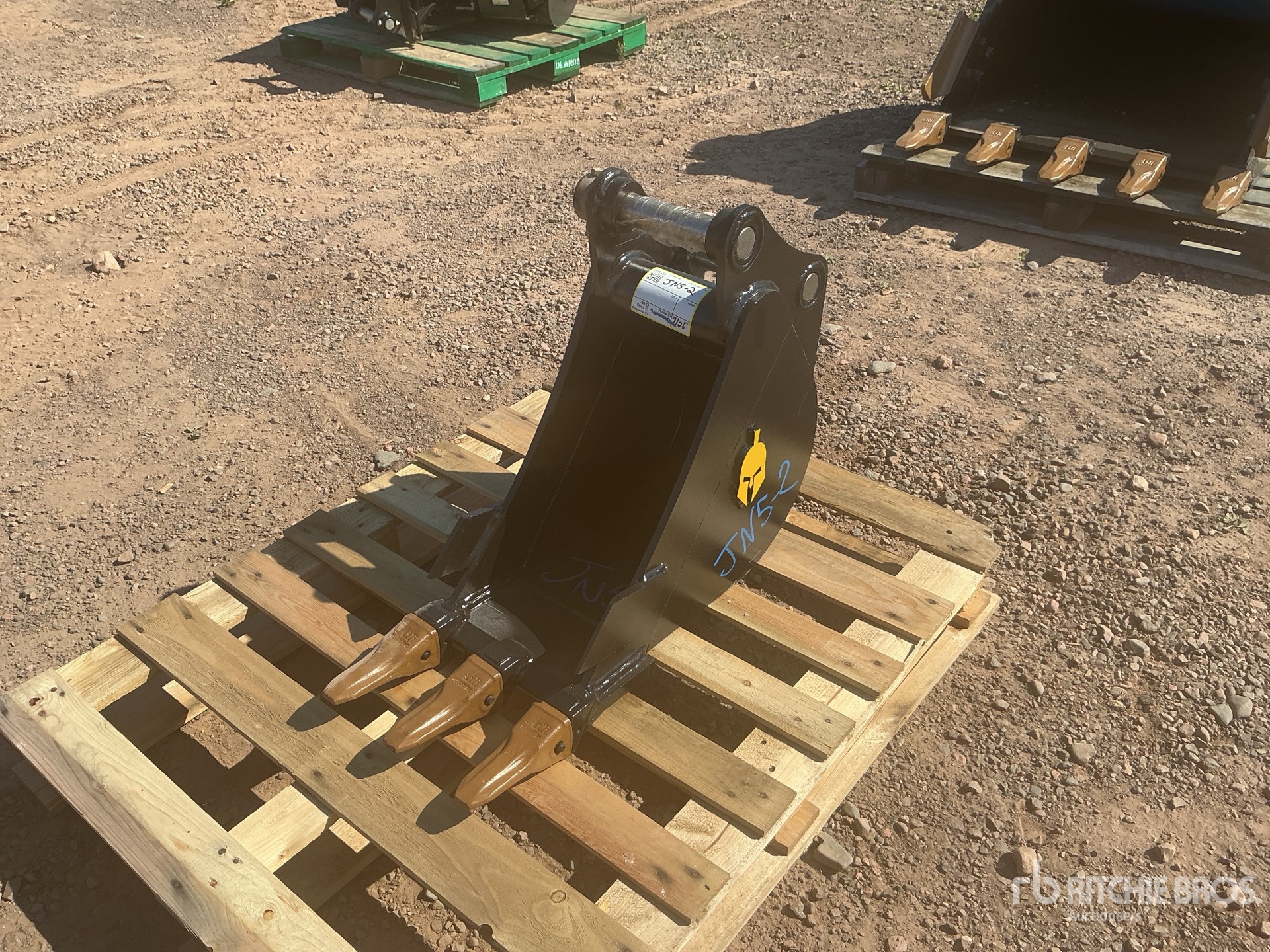 Dynamic Entities 12 in Digging Excavator Bucket - Fits Cat 303/303.5/304, Case, New Holland, Kobelco SK35, Deere/Hitachi 35D/G