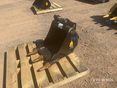 Dynamic Entities 18 in Digging Excavator Bucket - Fits Cat 303/303.5/304, Case, New Holland, Kobelco SK35, Deere/Hitachi 35D/G