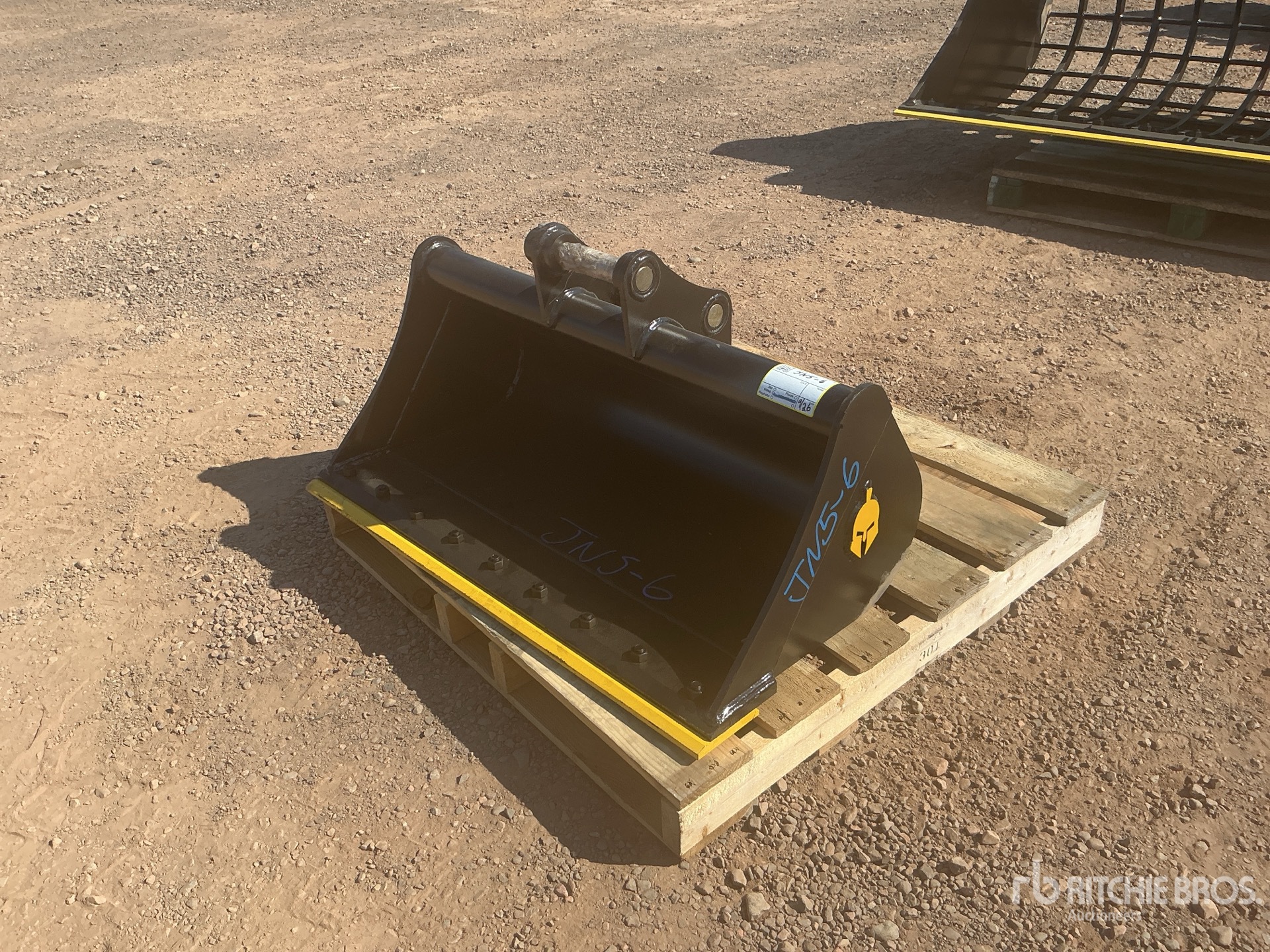 Dynamic Entities 42 in Cleanup Excavator Bucket - Fits 40mm Cat 303/303.5/304, Case, New Holland, Kobelco SK35, Deere/Hitachi 35D/G