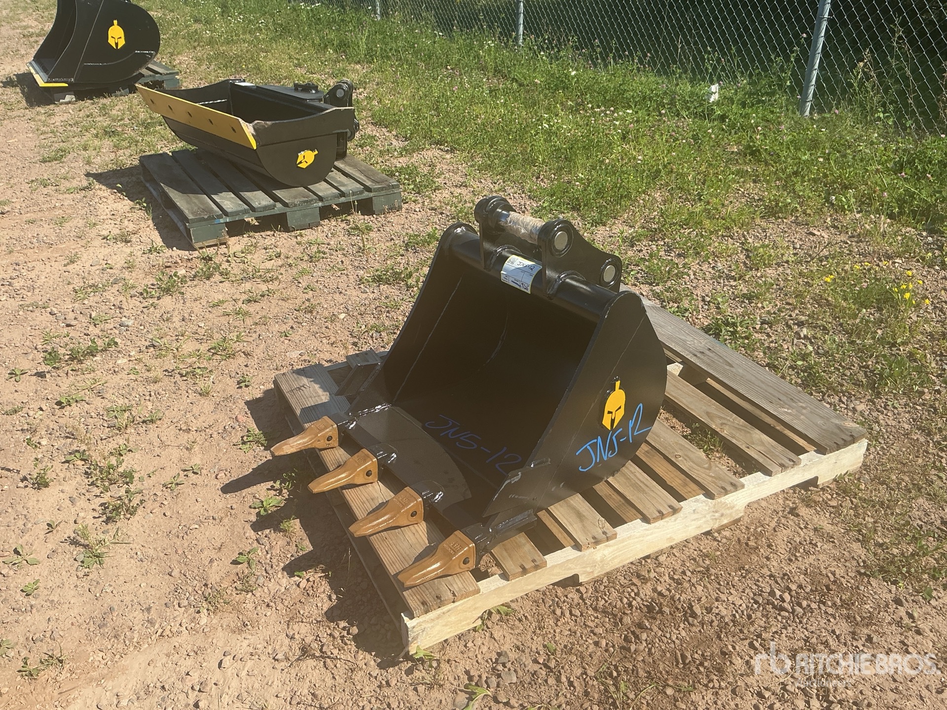 Dynamic Entities 24 in Digging Excavator Bucket - Fits Cat 305/305.5, Komatsu PC45/50/55, Hyundai R55, Hitachi/Deere 50DG, Case, New Holland, Kobelco SK50, Bobcat E50/341/337