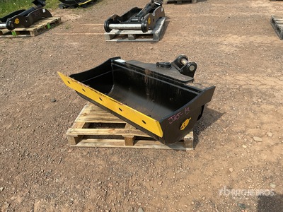 Dynamic Entities 42 in Tilting Excavator Bucket - Fits Cat 305/305.5, Komatsu PC45/50/55, Hyundai R55, Hitachi/Deere 50DG, Case, New Holland, Kobelco SK50, Bobcat E50/341/337