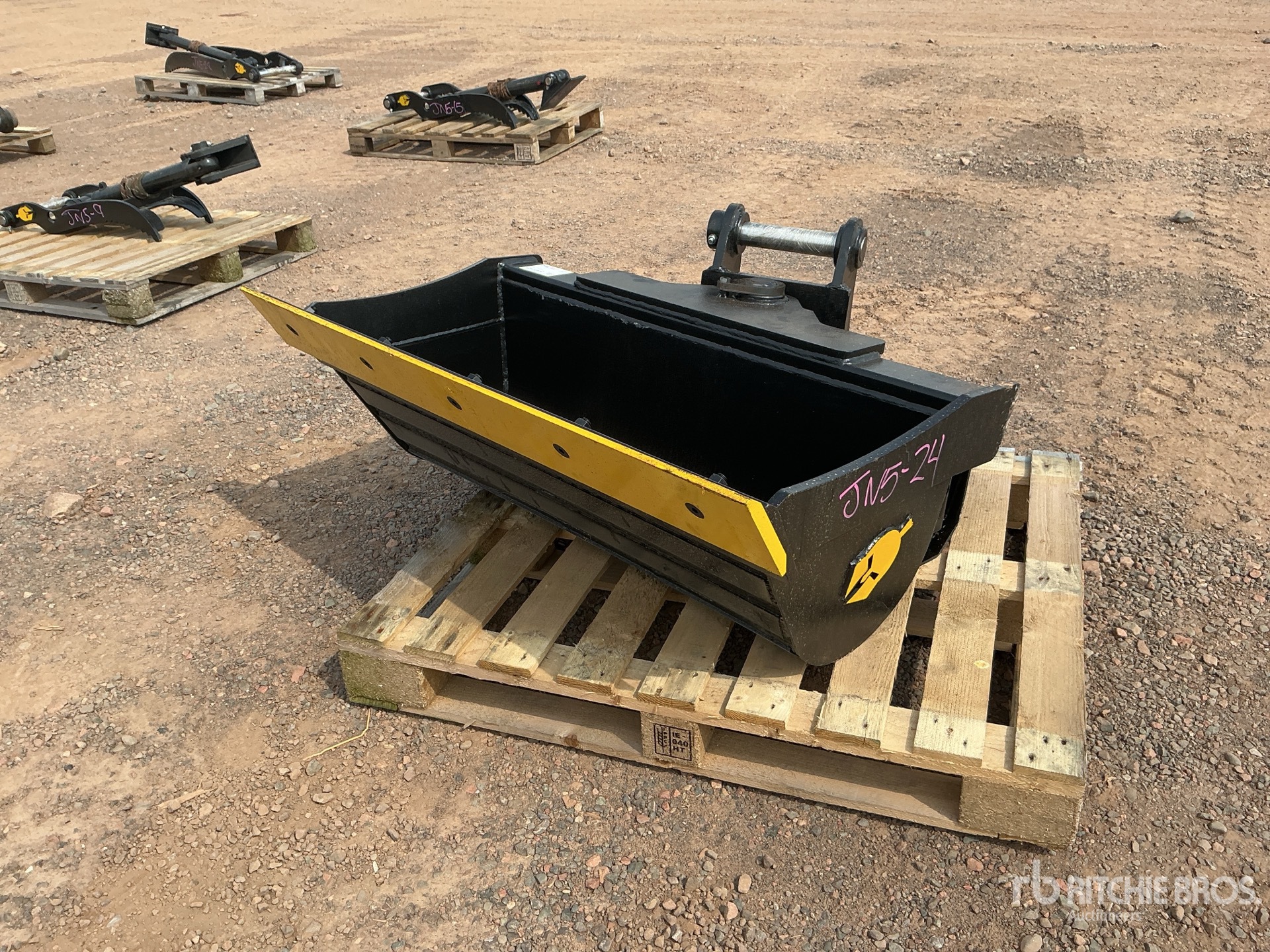 Dynamic Entities 48 in Tilting Excavator Bucket - Fits Cat 307/308, Komatsu PC78/88, Deere/Hitachi 75/85, Case, New Holland, Kobelco SK80, Bobcat E80