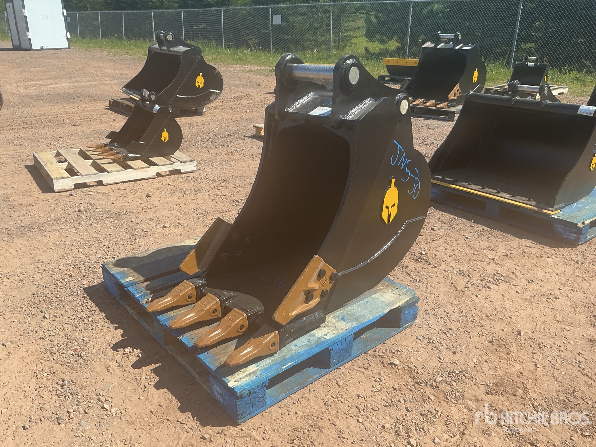 Dynamic Entities 24 in Digging Excavator Bucket - Fits Cat 311/312/313/314, Kobelco 140, Deere/Hitachi ZX120/135, Case 130/135, Doosan DX140