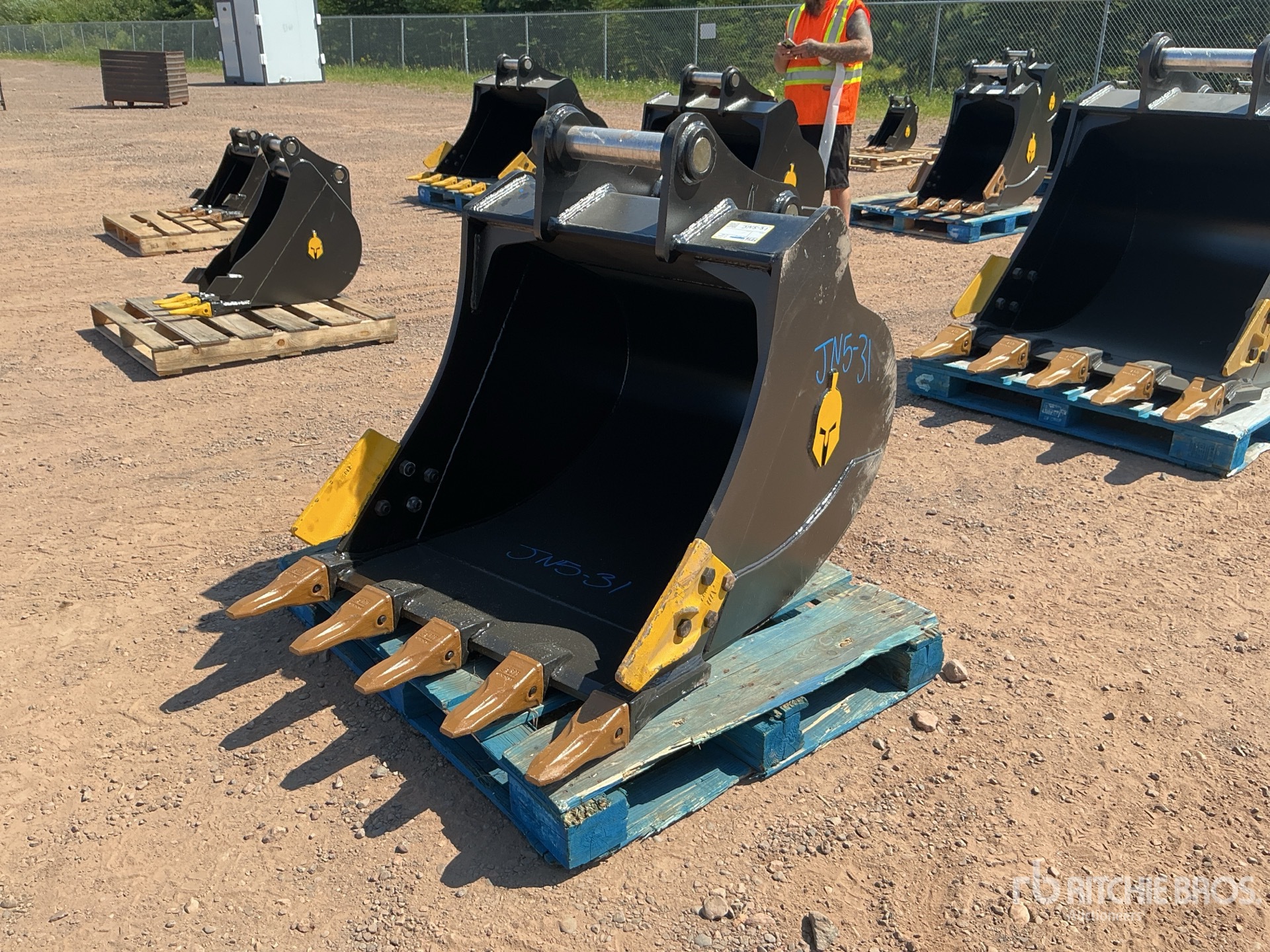 Dynamic Entities 36 in Digging Excavator Bucket - Fits Cat 311/312/313/314, Kobelco 140, Deere/Hitachi ZX120/135, Case 130/135, Doosan DX140
