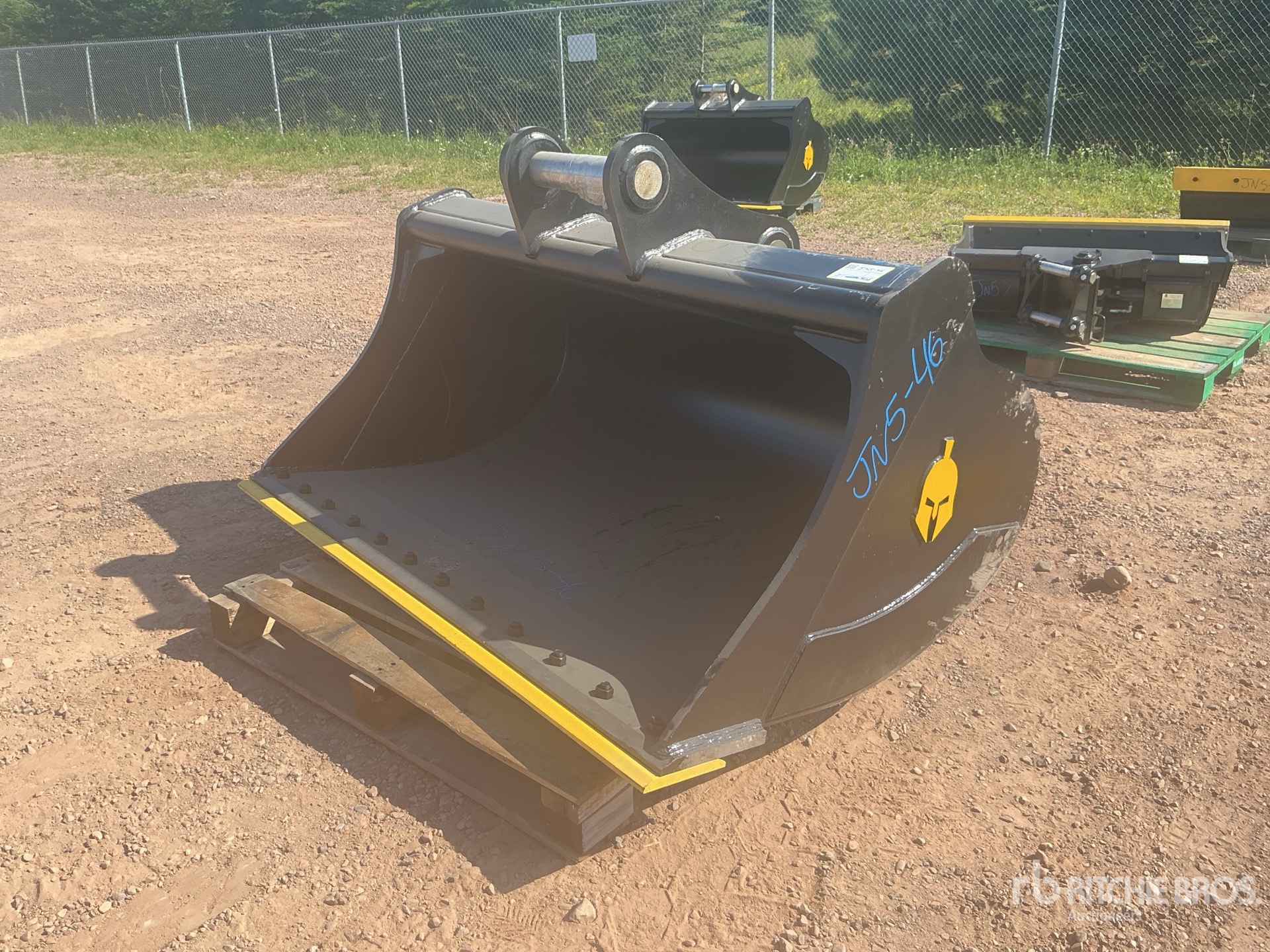 Dynamic Entities 72 in Cleanup Excavator Bucket - Fits Cat 320/321/323, Hyundai R210, Komatsu PC200/220, Deere 160/200/225, Kobelco SK210, Case 210/225, Doosan DX225