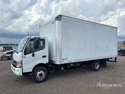 2020 Hino 195 4x2 COE Camion fourgon