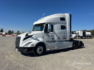 2022 Volvo VNL 6x4 3- Achs Sattelzugmaschine mit Schlafkabine