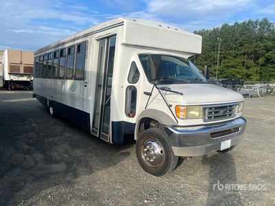 2002 Ford Econoline E-550 Passenger Van