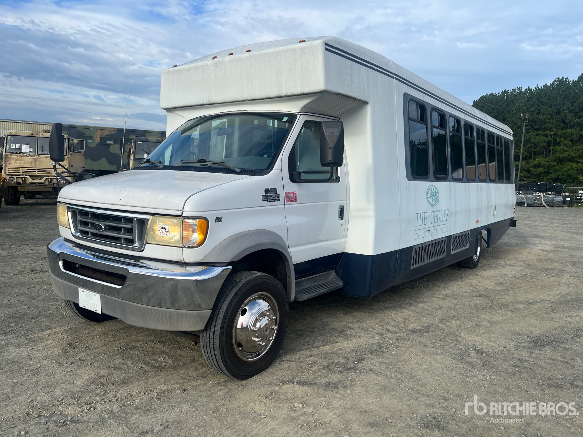 2002 Ford Econoline E-550 29 Passenger Van