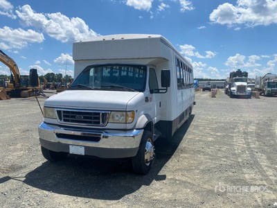 2002 Ford Econoline E-550 4x2 29-Seat Transit Bus
