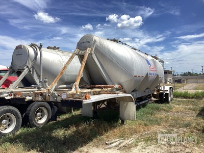 1983 Fruehauf T/A مقطورة خزان الأسمنت
