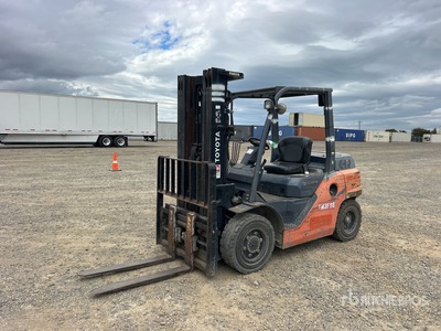 2016 Toyota 8FD35U 7050 lb Pneumatic Tire Carrelli Elevatori