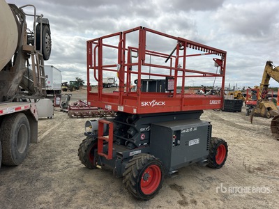 2018 Skyjack SJ6832 RT Dual Fuel Scissor Lift