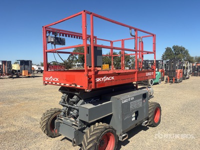 2018 Skyjack SJ8841RT 4x4 Dual Fuel Elevador de tijera