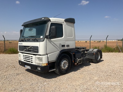 2000 Volvo FM10 T/A Sleeper Truck Tractor