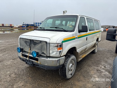 2008 Ford E-350 4x4 10 فان نقل ركاب (Inoperable)