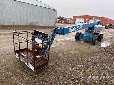 2007 Genie S85 4WD Diesel Nacelle Télescopique  (Inoperable)