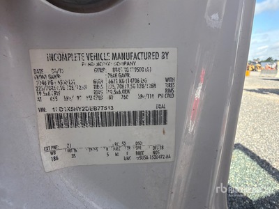 2013 Ford F-550 4x4 Extended Cab Flatbed Truck