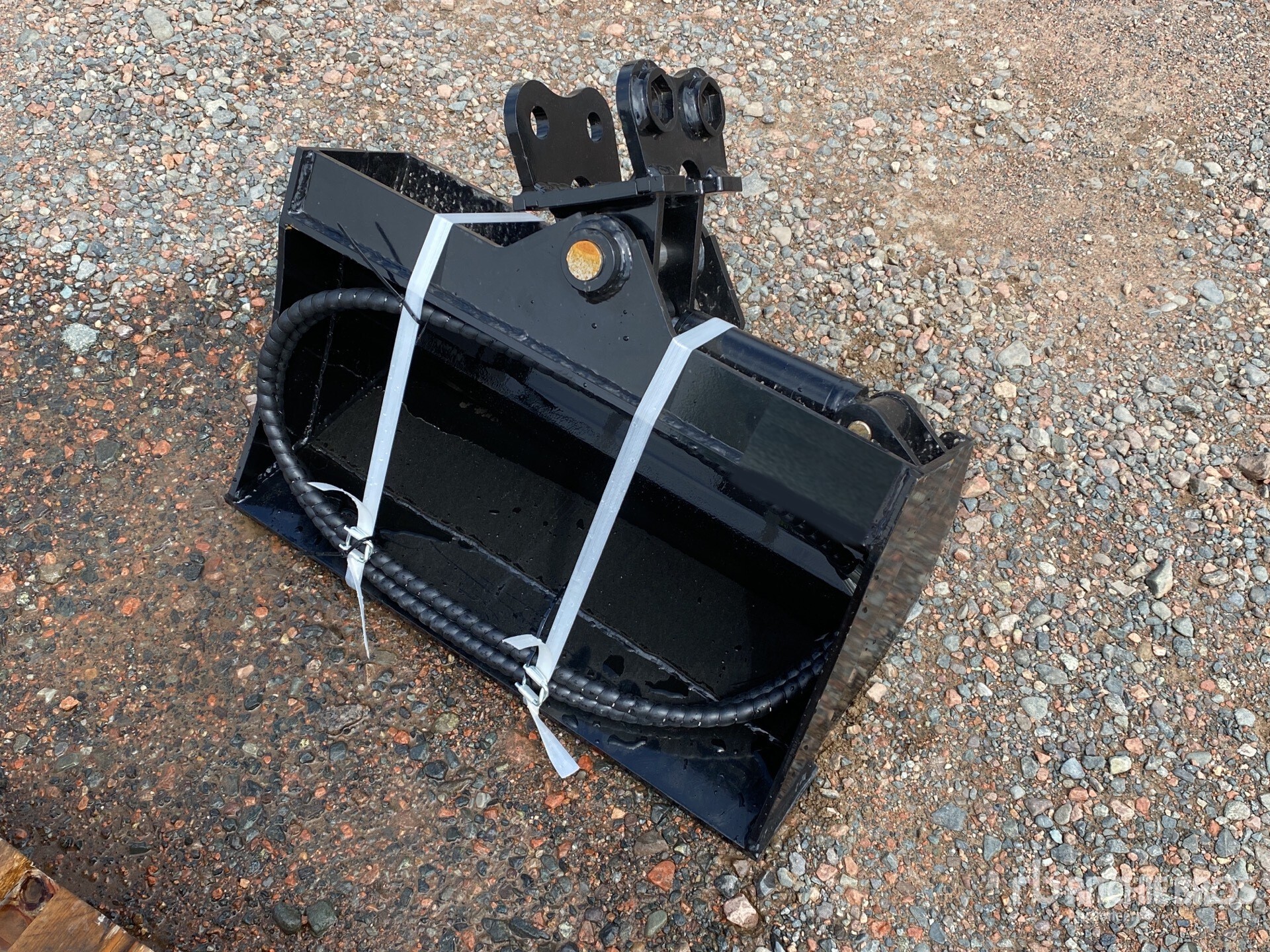 2026 VICSEC VCT600 24 in Tilting Excavator Bucket (Unused)