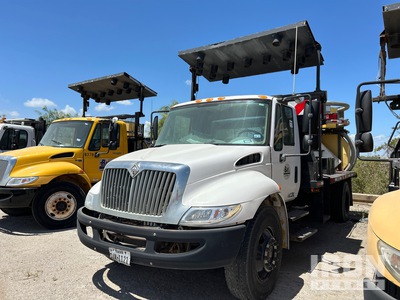 2005 International 4300 4x2 Attenuator Truck (Inoperable)