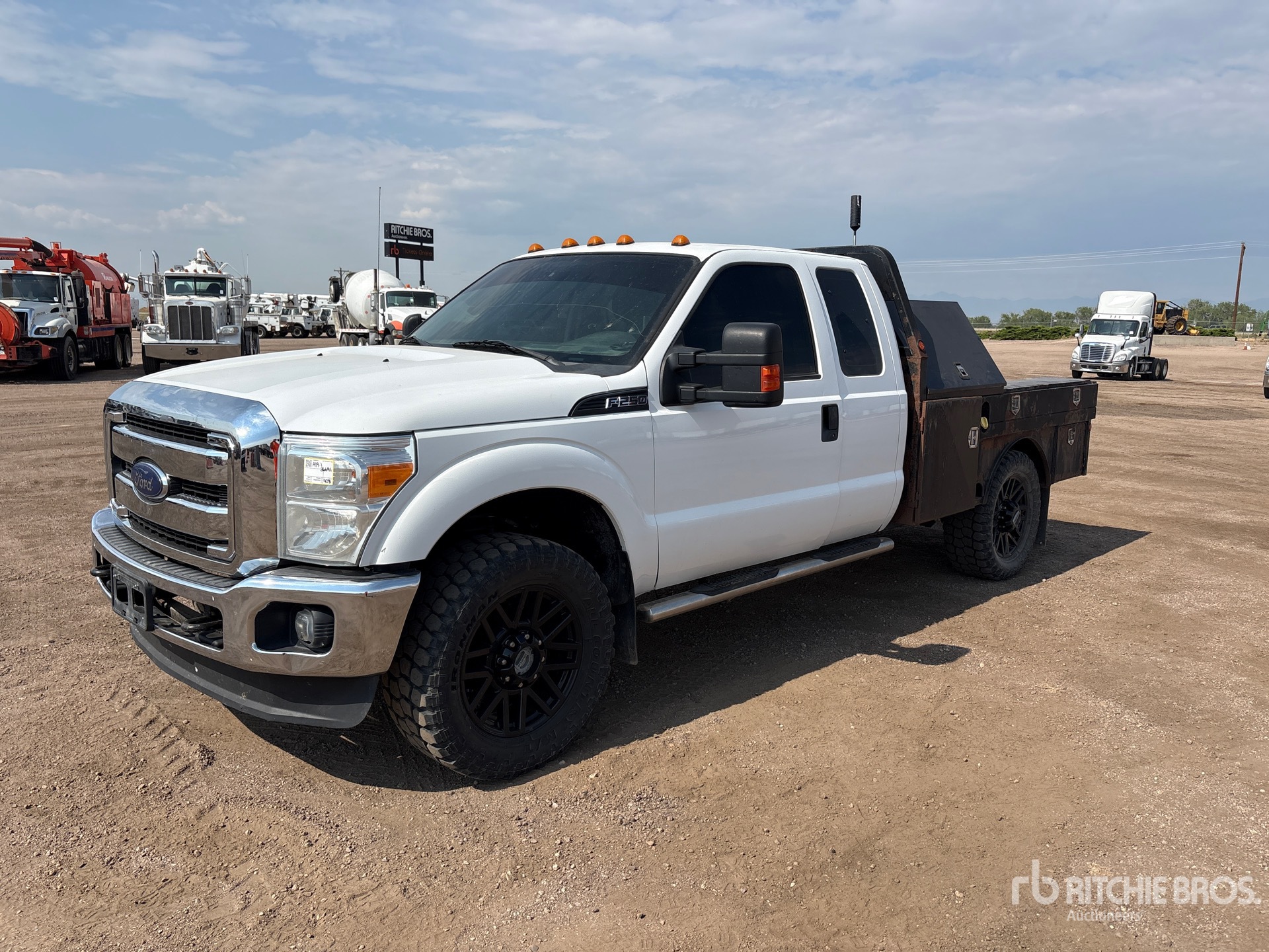 2014 Ford F-250 XL 4x4 Extended Cab Flatbed Truck
