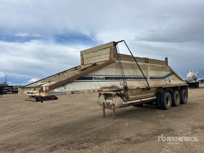 2000 Midland MC3000 38 ft Tri/A Belly Dump Trailer