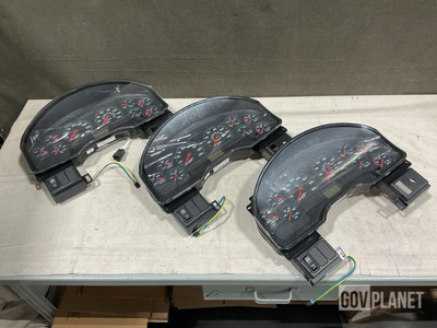 (26) Navistar 2596673C92L Electronic Tachometers