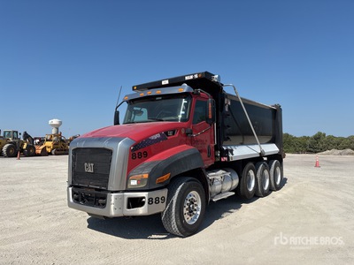 2014 Cat CT660 8x4 Camion à benne basculante Tri/E