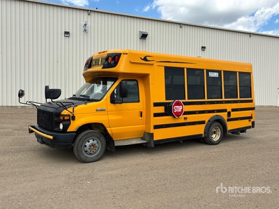 2017 Ford E-450 Super Duty 4x2 30-Seat Mini Bus