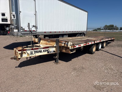 2006 Trail King 30 ft Tri/A Tilt Deck Trailer