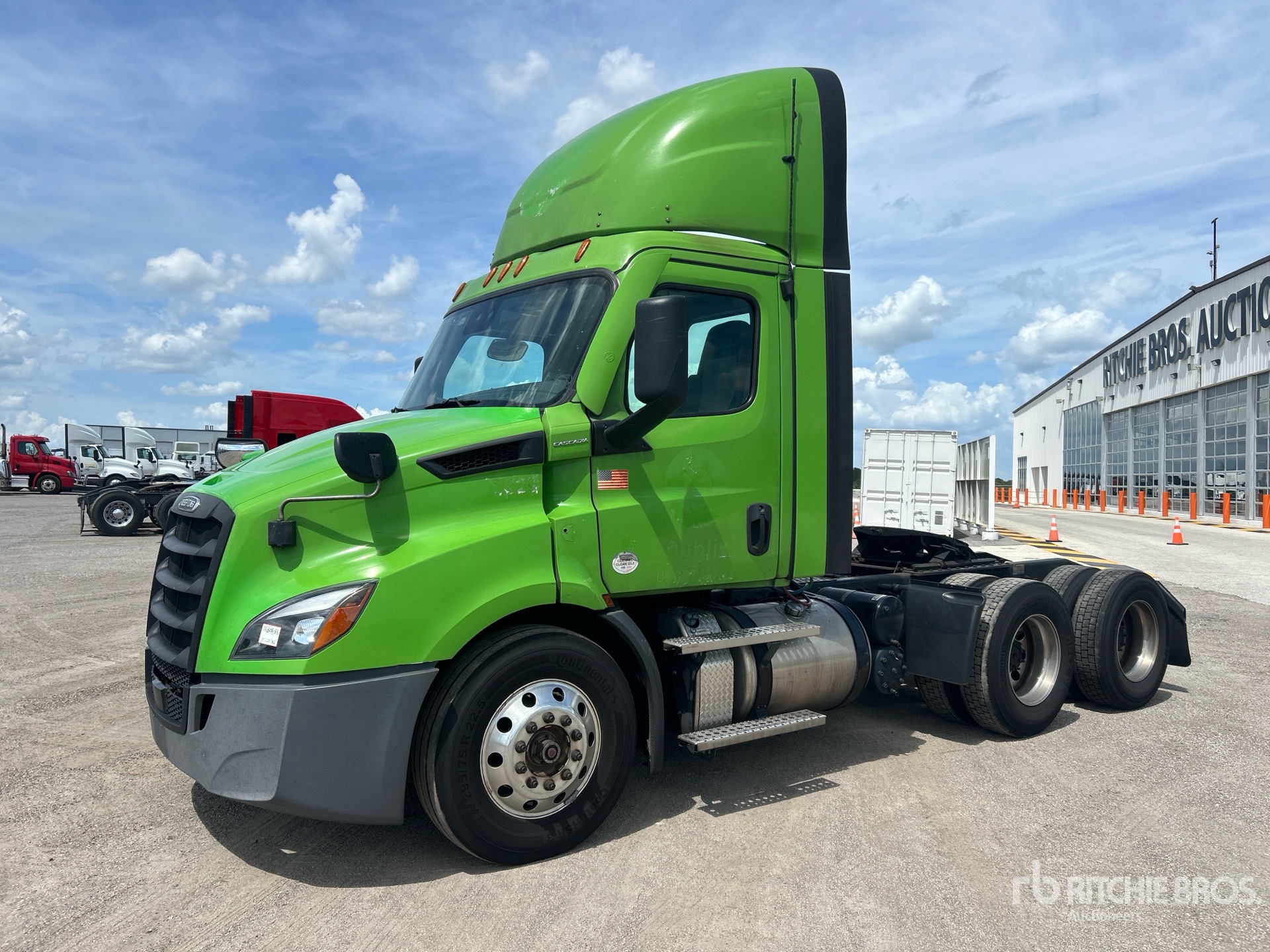 2021 Freightliner Cascadia 116 6x4 T/A Day Cab Truck Tractor