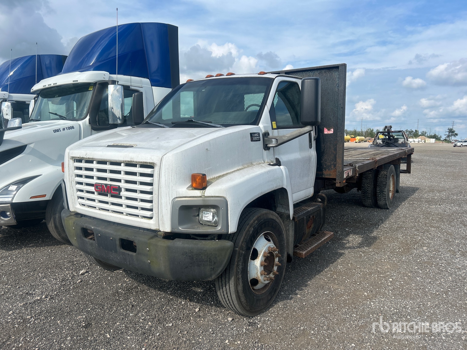 2006 GMC C6500 4x2 Flatbed Truck