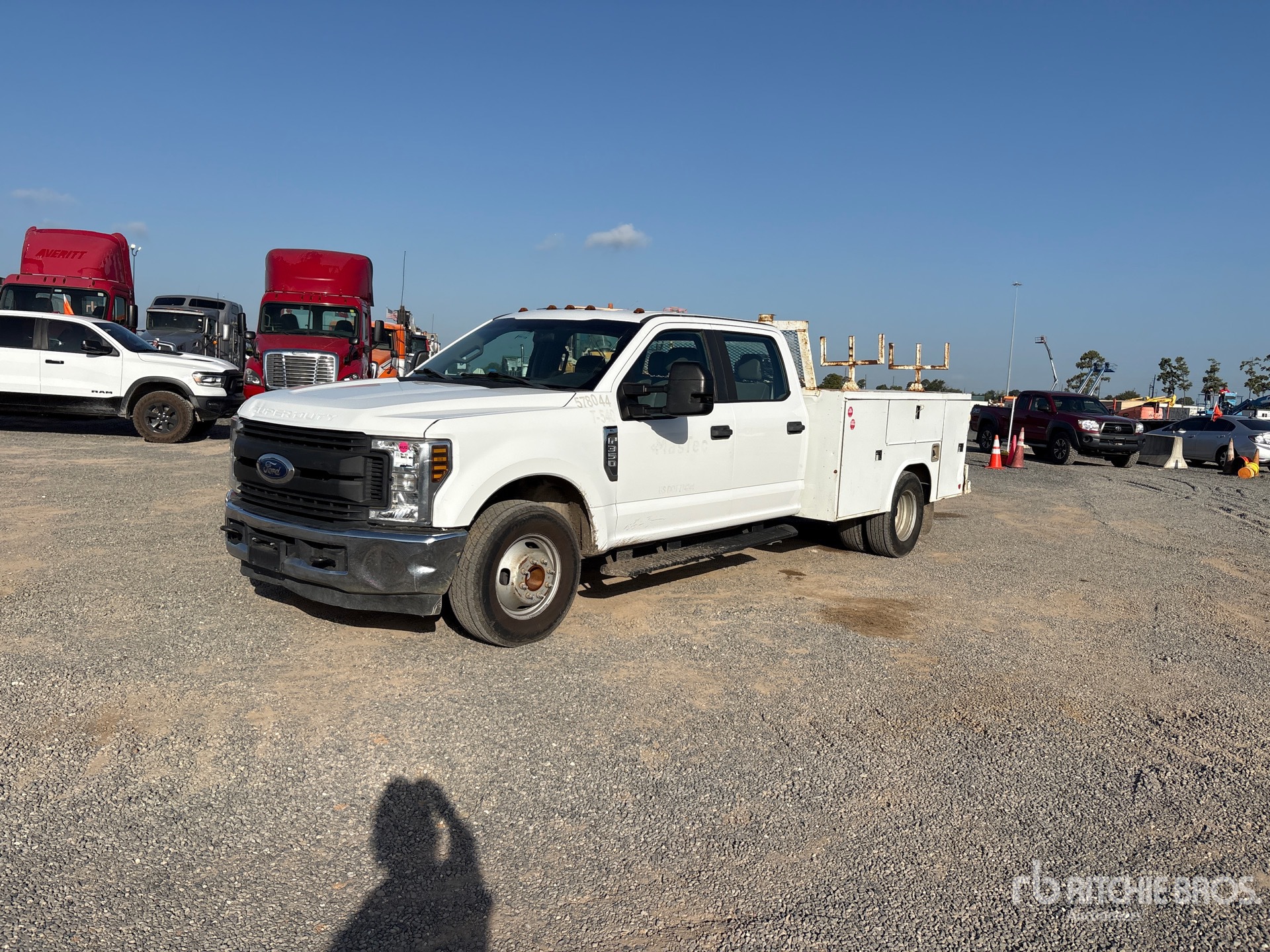2018 Ford F-350 XL 4x2 Crew Cab Utility Truck