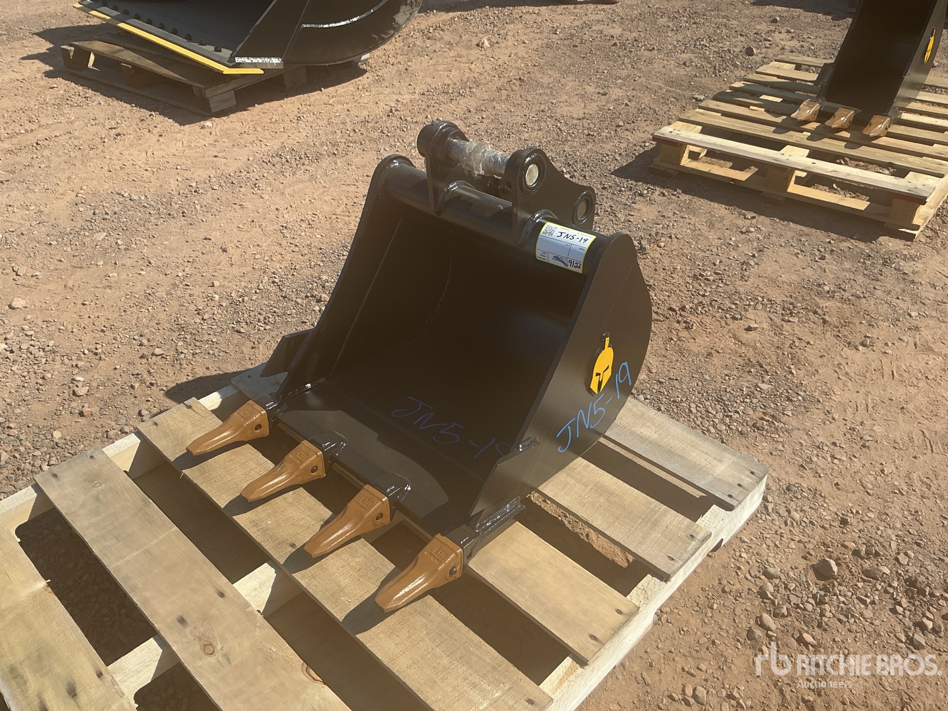 Dynamic Entities 24 in Digging Excavator Bucket - Fits Cat 307/308, Komatsu PC78/88, Deere/Hitachi 75/85, Case, New Holland, Kobelco SK80, Bobcat E80