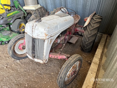 Ford 8N Ciągnik zabytkowy (Inoperable)