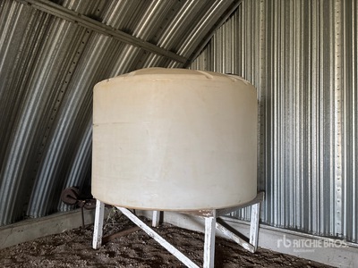 1250 gal Poly Water Tank