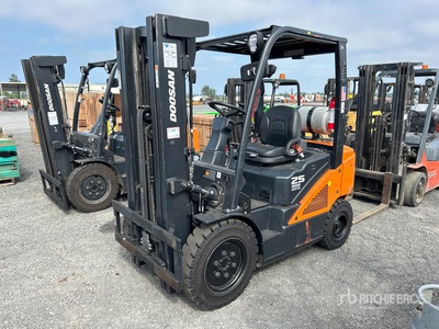 2020 Doosan G25N-7 4600 lb Cushion Tire Montacargas