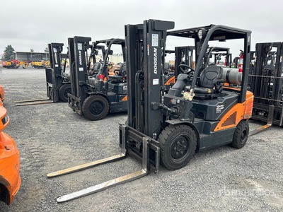 2020 Doosan G25N-7 4600 lb Cushion Tire Wózek widłowy